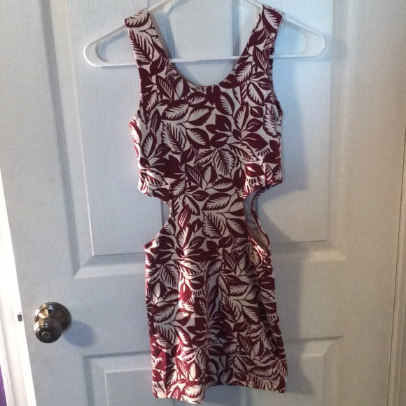 Maroon and white tight dress with open sides - Picture 1 of 1